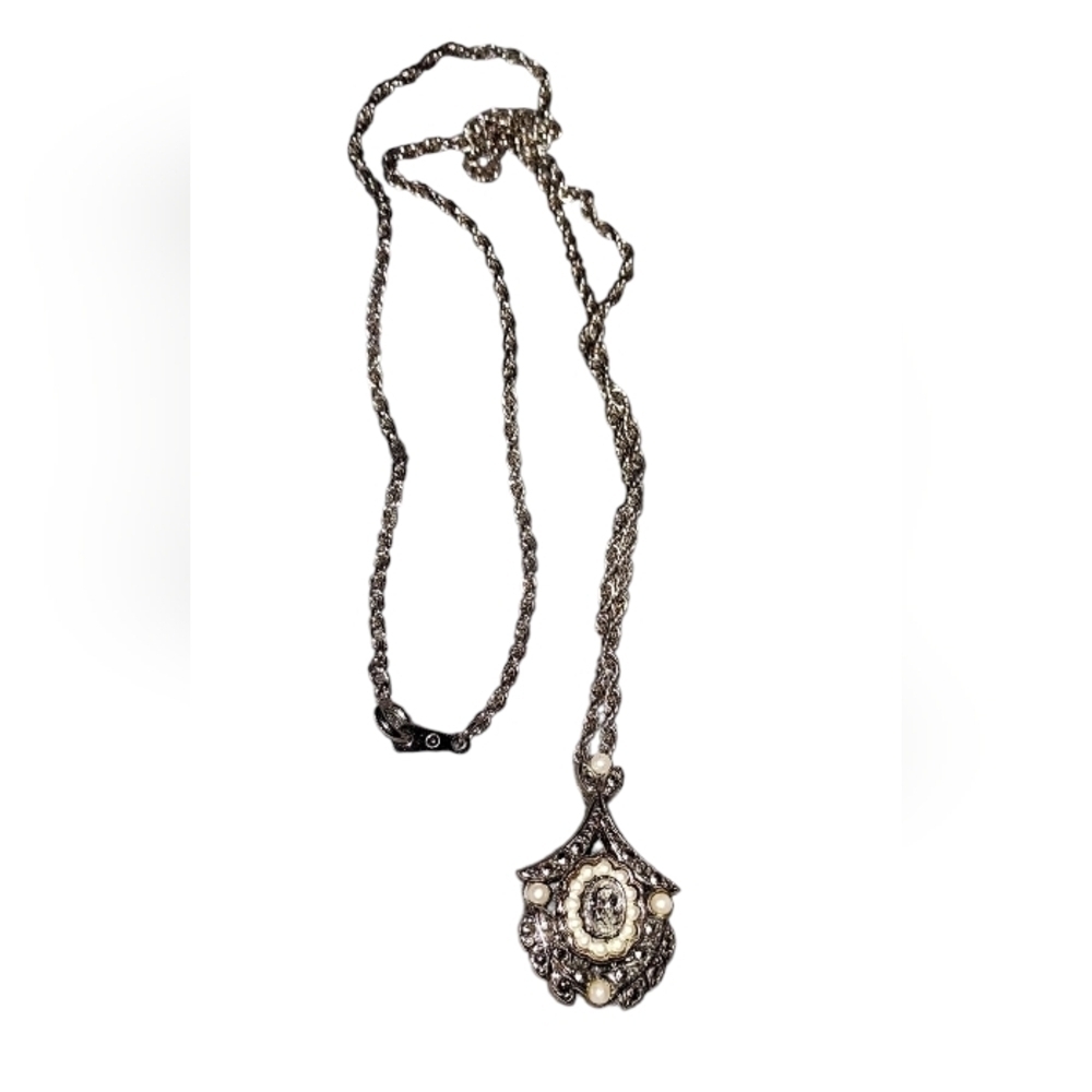 Avon Vintage Silver Tone Victorian Design Pendant Necklace